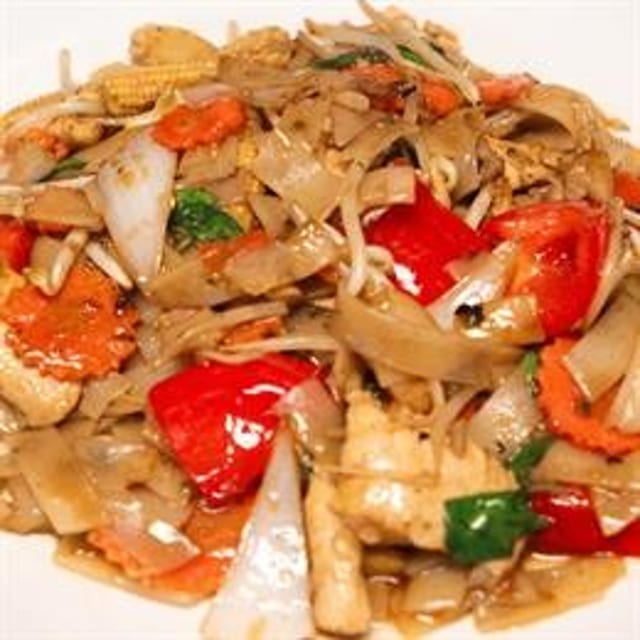 Pad Khee Mao 🌶️.